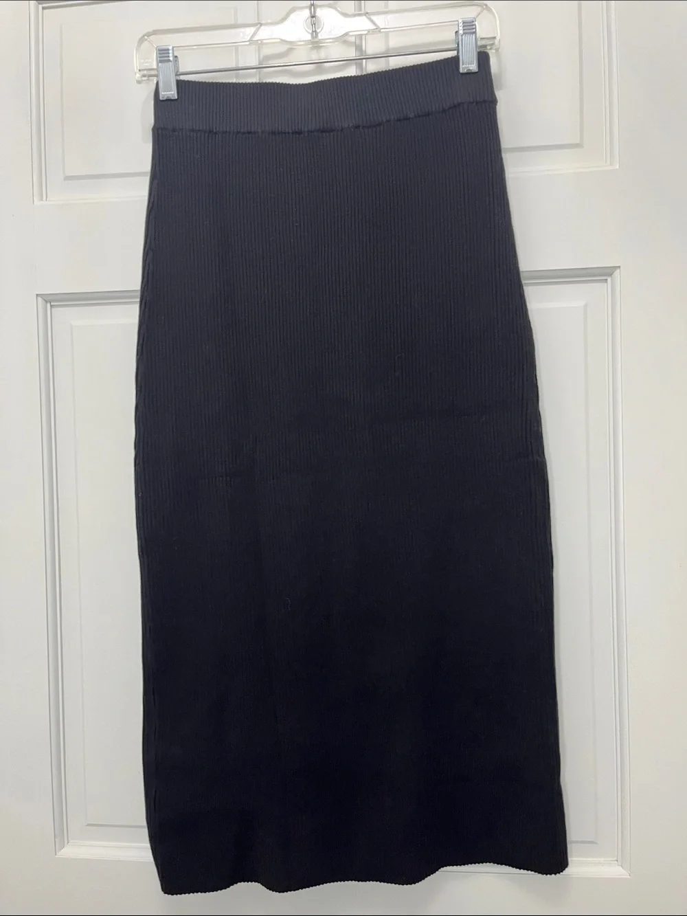Lita by Ciara Black Ribbed Button Front Midi Skirt - Size Medium